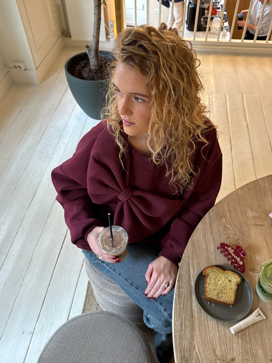 Bordeauxrode strik trui