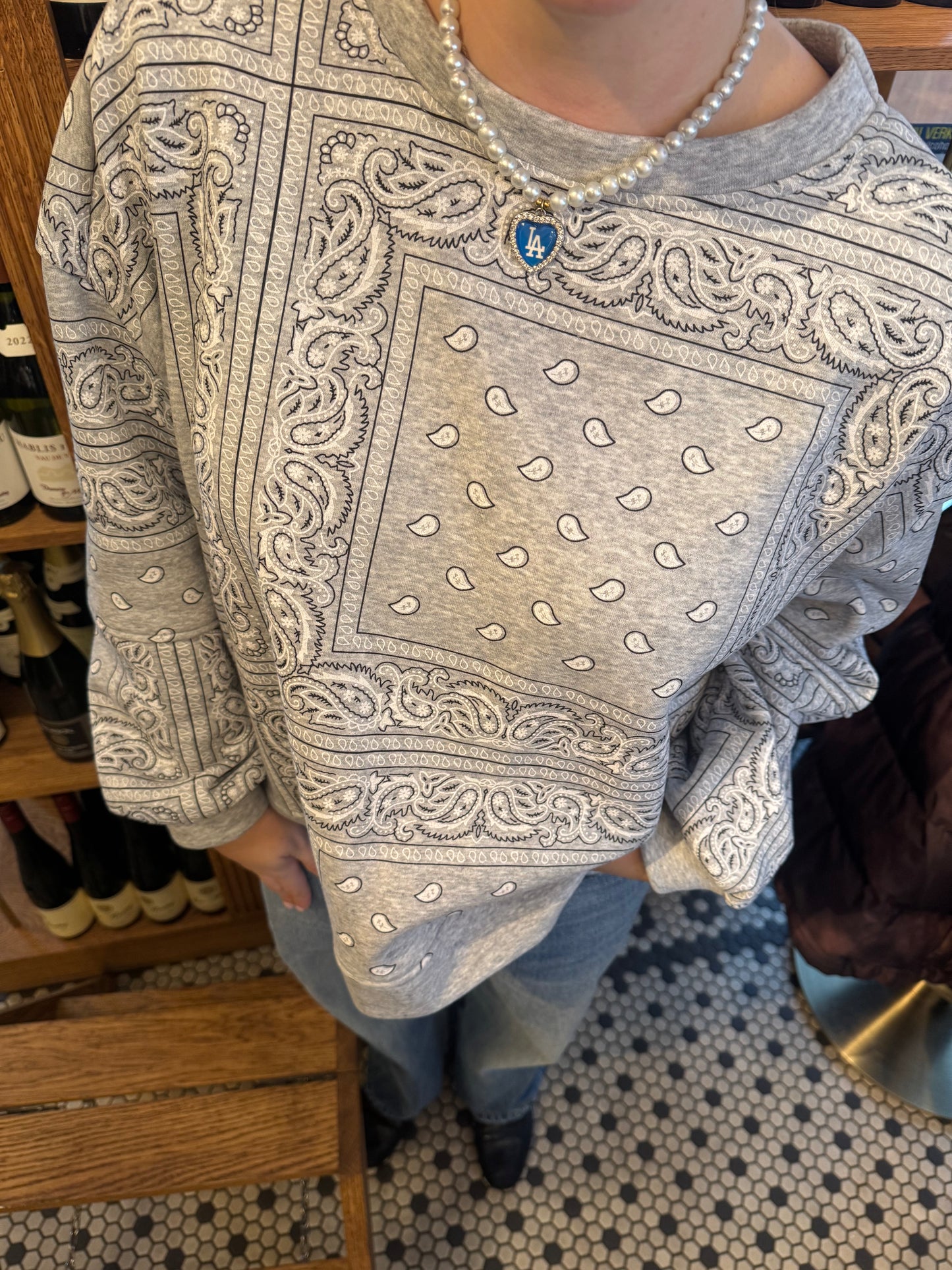 Grijze trui met paisley print