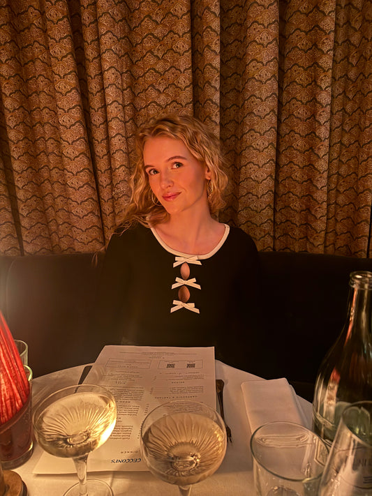 Body met strikdetails