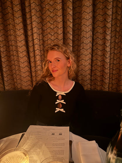 Body met strikdetails