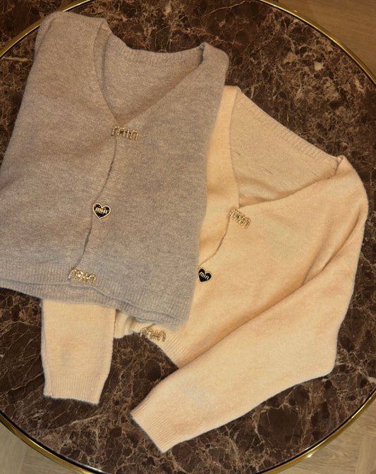 Zachte wollen vest met broches