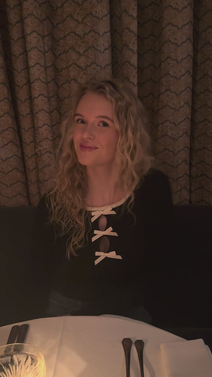 Body met strikdetails