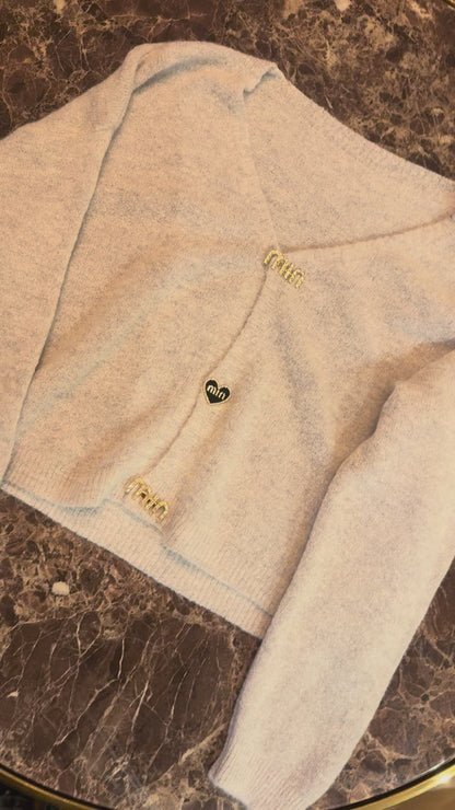 Zachte wollen vest met broches