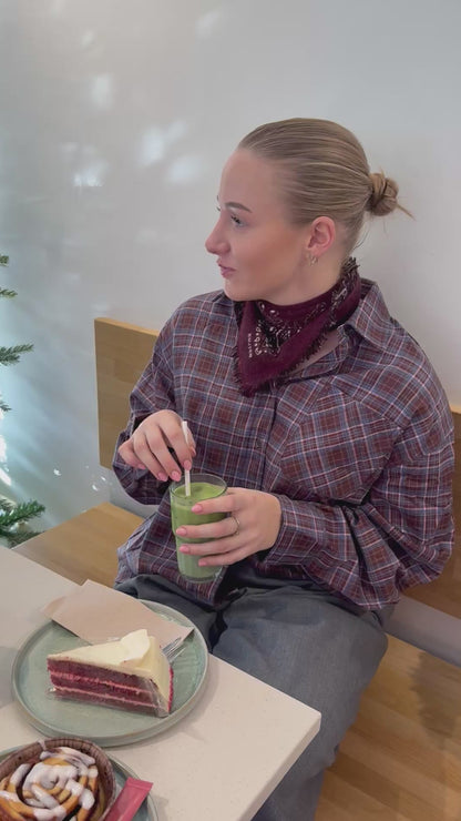 Bruine geruite blouse met roze en blauwe details