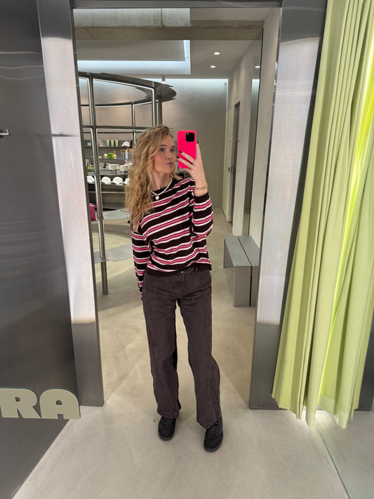 Bruine pullover met roze strepen